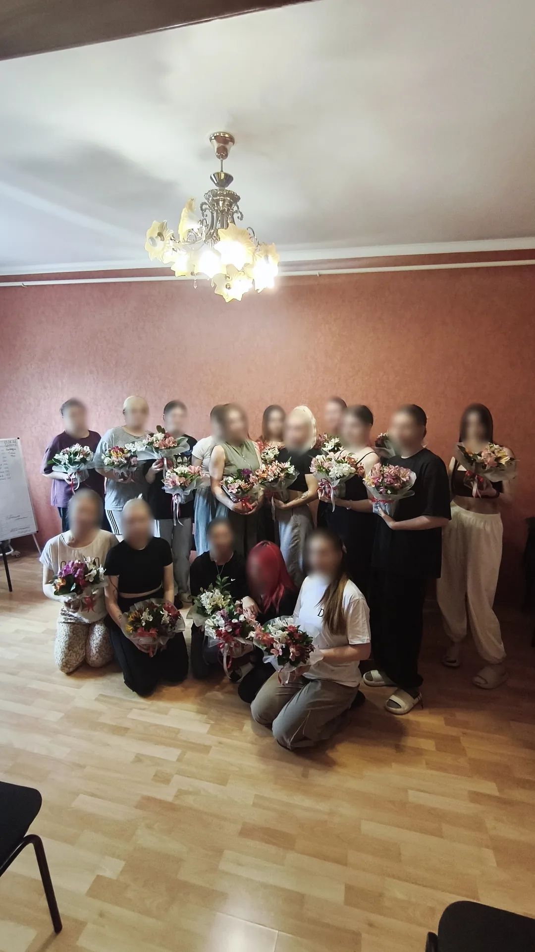 Участницы с готовыми композициями.